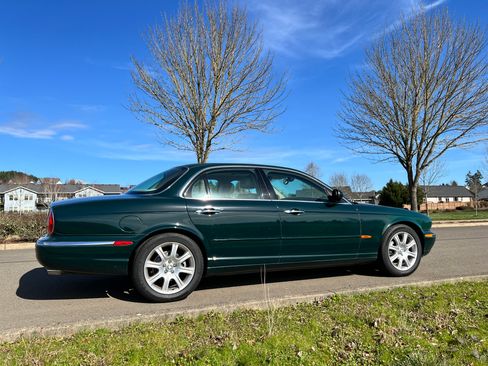 Used 2004 Jaguar XJ8 image 10