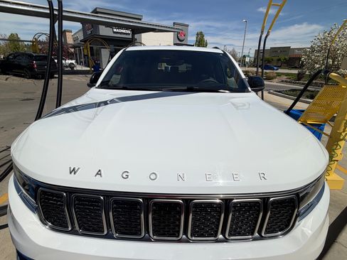 Used 2024 Jeep Wagoneer L Series II w/ Flexible Seating Group image 5