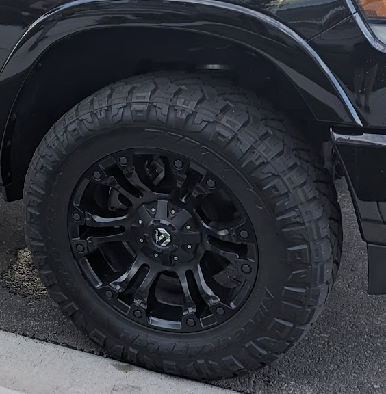 Used 2019 RAM 1500 Laramie AWD/4WD image 12
