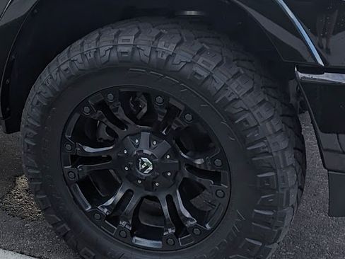 Used 2019 RAM 1500 Laramie image 12