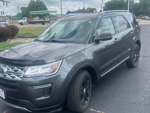 Used 2018 Ford Explorer XLT AWD/4WD image 4