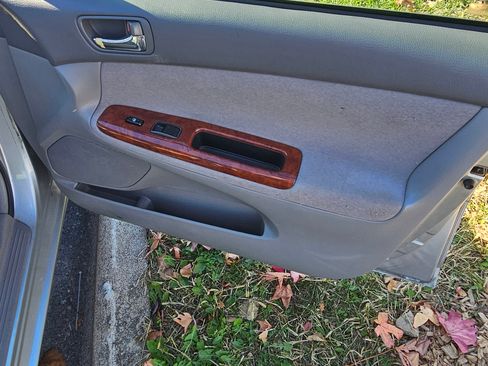 Used 2002 Toyota Camry XLE image 23