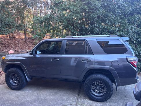 Used 2018 Toyota 4Runner TRD Off-Road Premium image 2
