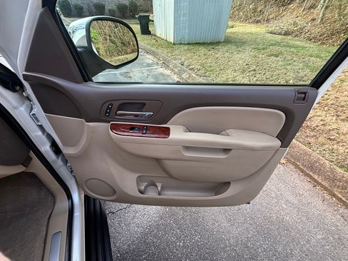 Used 2013 Chevrolet Tahoe LTZ image 13