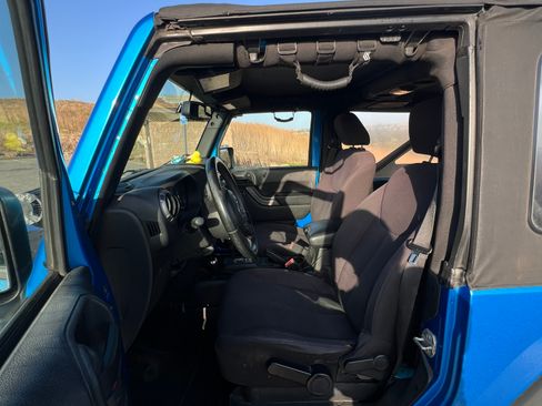 Used 2015 Jeep Wrangler Sport w/ Quick Order Package 24S AWD/4WD image 10