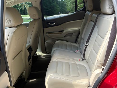 Used 2018 GMC Acadia Denali w/ Technology Package FWD image 12
