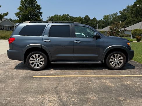 Used 2010 Toyota Sequoia Limited RWD image 16