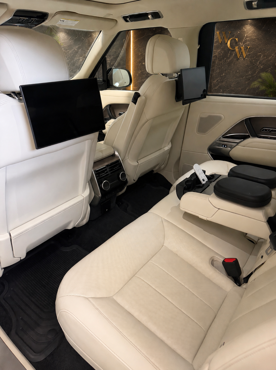 Used 2024 Land Rover Range Rover Long Wheelbase SE AWD/4WD image 9