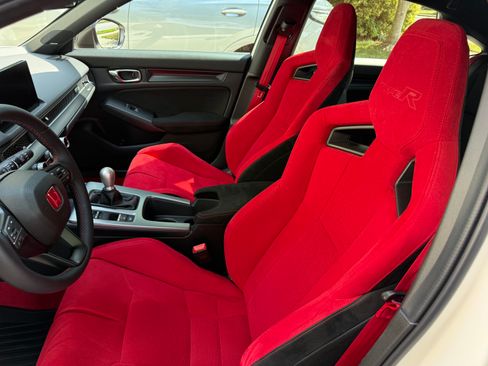 Used 2025 Honda Civic Type R image 9