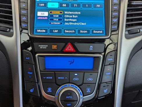 Used 2013 Hyundai Elantra GT w/ Tech Pkg image 11