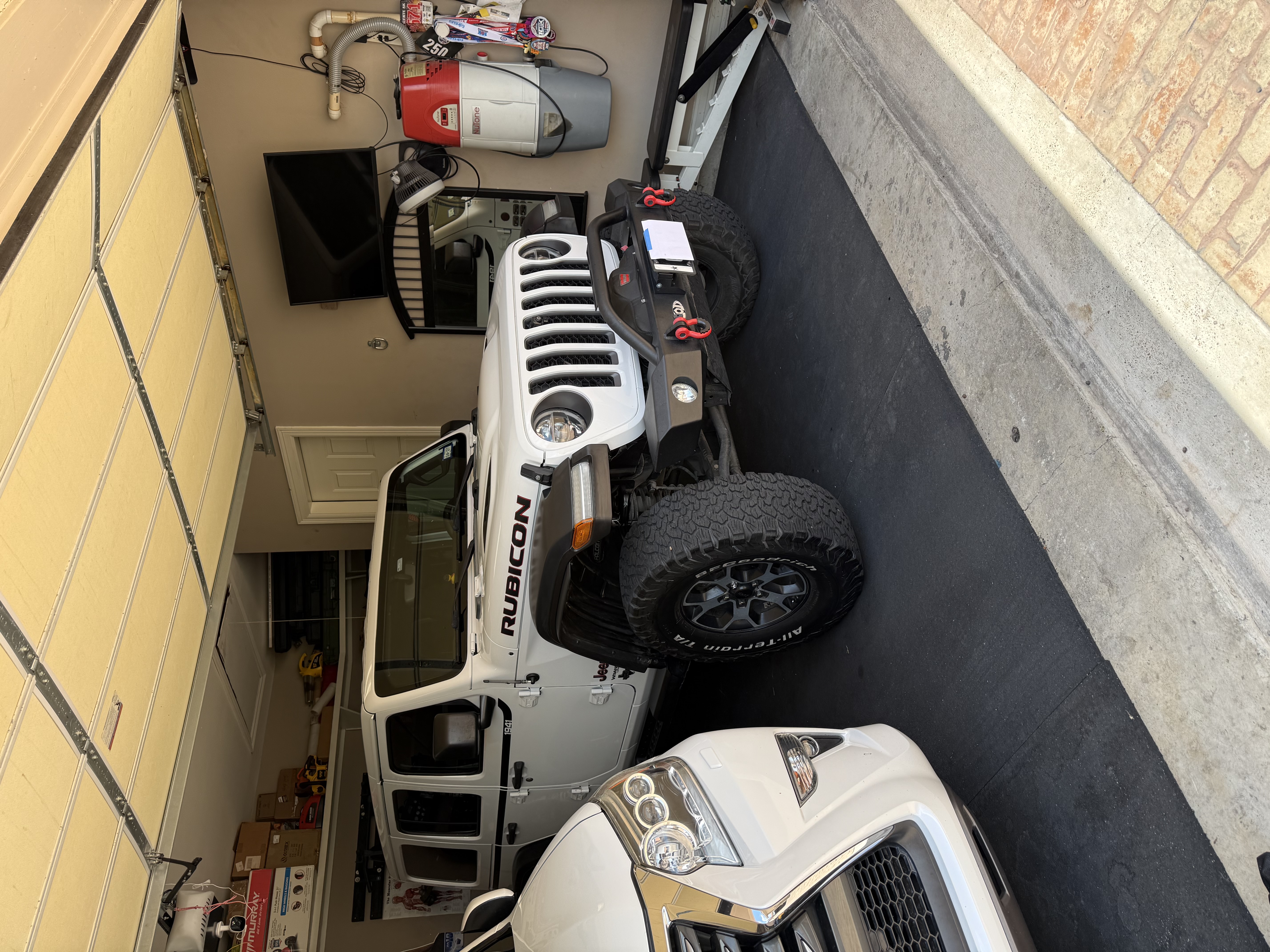 Used 2022 Jeep Wrangler Unlimited Rubicon w/ LED Lighting Group AWD/4WD image 2