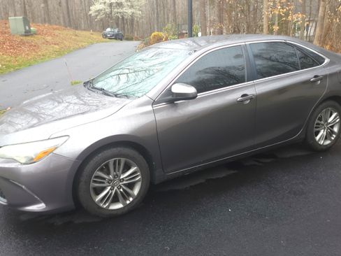 Used 2016 Toyota Camry SE image 4