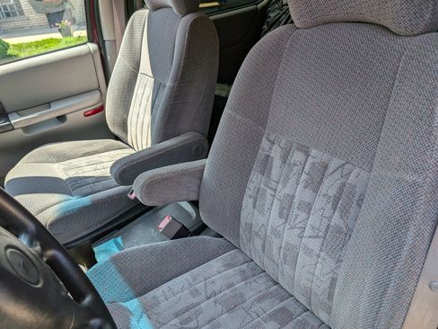 Used 2004 Pontiac Montana w/ Climate Package image 12