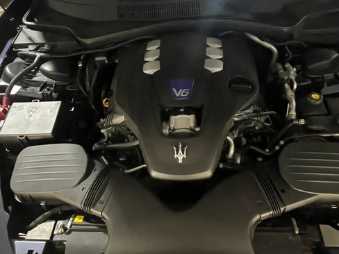 Used 2018 Maserati Ghibli S image 14