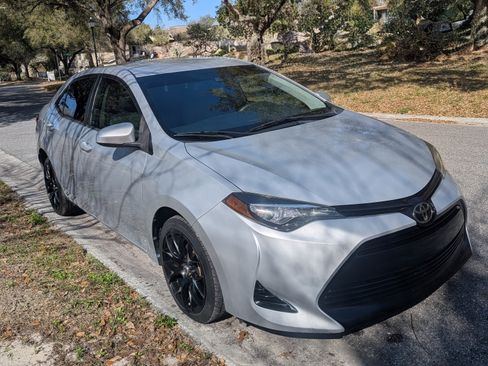 Used 2017 Toyota Corolla LE image 1