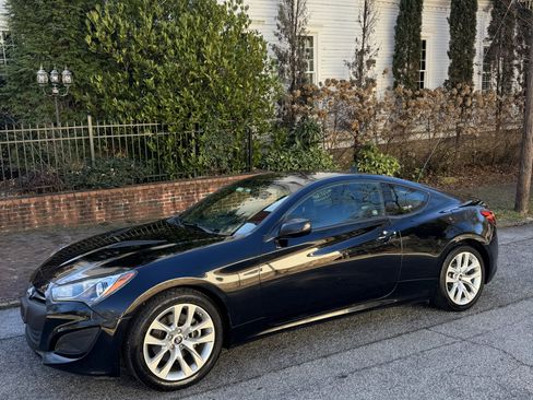 Used 2013 Hyundai Genesis 2.0T image 2