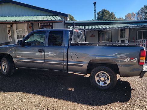 Used 2001 Chevrolet Silverado 1500 LS w/ Exterior Appearance Pkg image 1