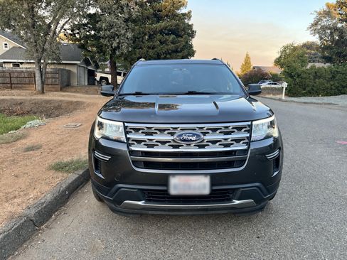 Used 2018 Ford Explorer XLT AWD/4WD image 5