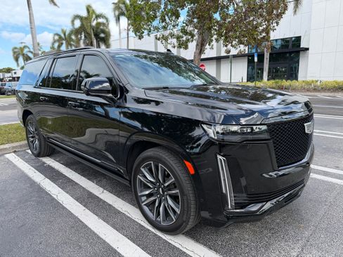 Used 2023 Cadillac Escalade ESV Sport Platinum image 17