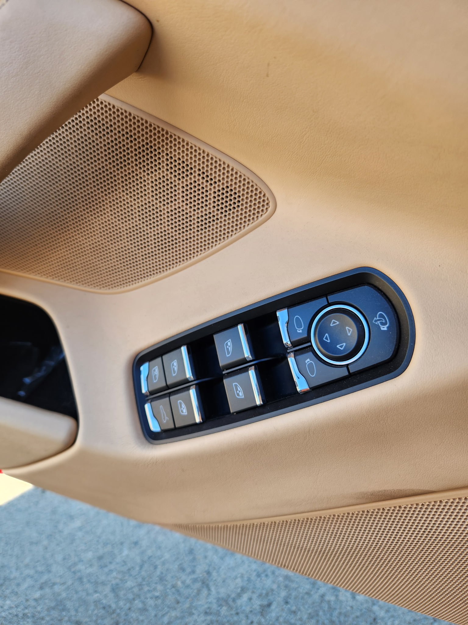 Used 2011 Porsche Panamera Turbo AWD/4WD image 11