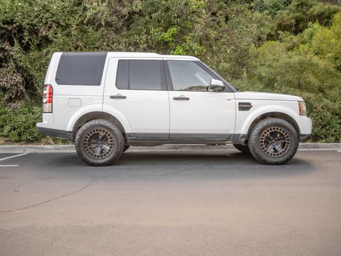 Used 2011 Land Rover LR4 image 8