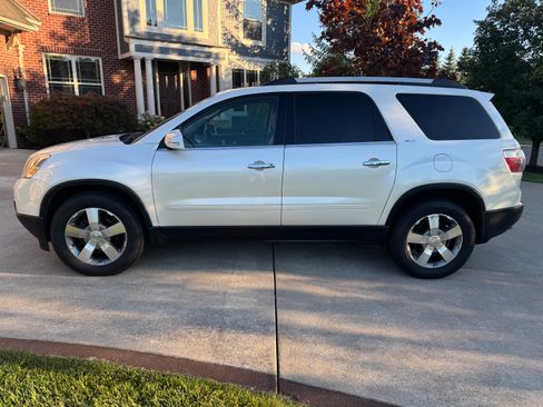 Used 2011 GMC Acadia SLT FWD image 4