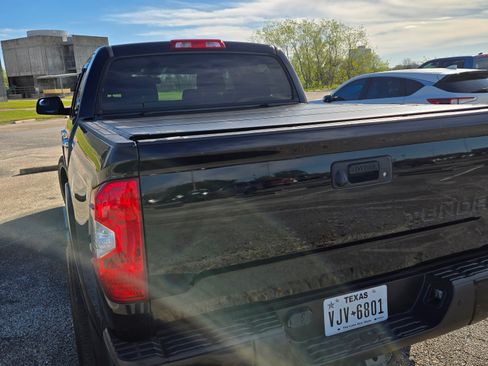 Used 2017 Toyota Tundra Limited w/ Limited Premium Package image 8