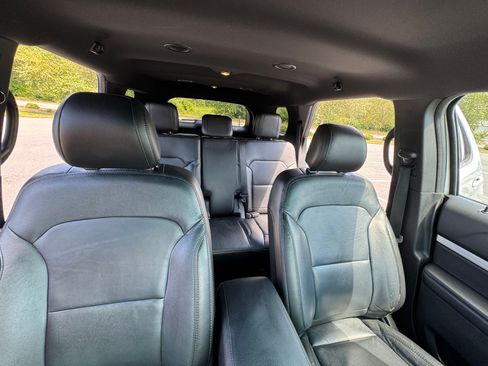 Used 2016 Ford Explorer XLT w/ Equipment Group 202A image 22