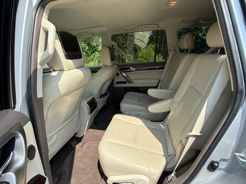 Used 2017 Lexus GX 460 Luxury AWD/4WD image 11