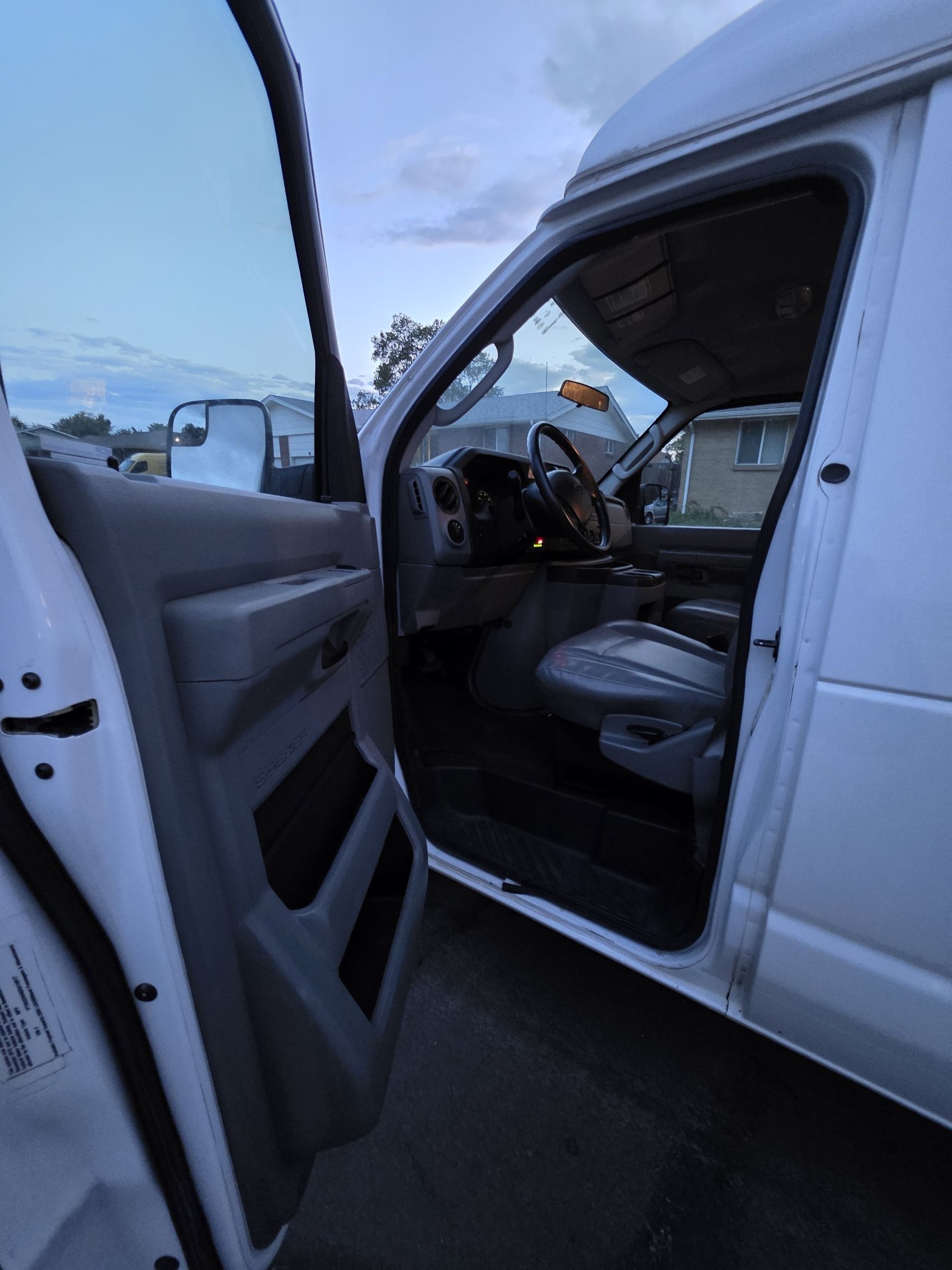 Used 2013 Ford E-250 and Econoline 250 Extended w/ PWR Group RWD image 6