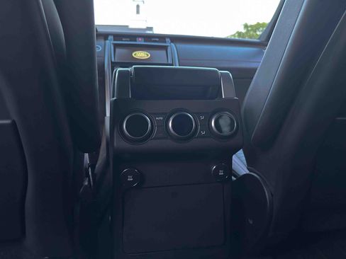 Used 2018 Land Rover Discovery HSE Luxury AWD/4WD image 17