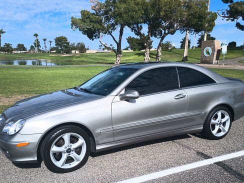 Used 2005 Mercedes-Benz CLK 320 Coupe image 5
