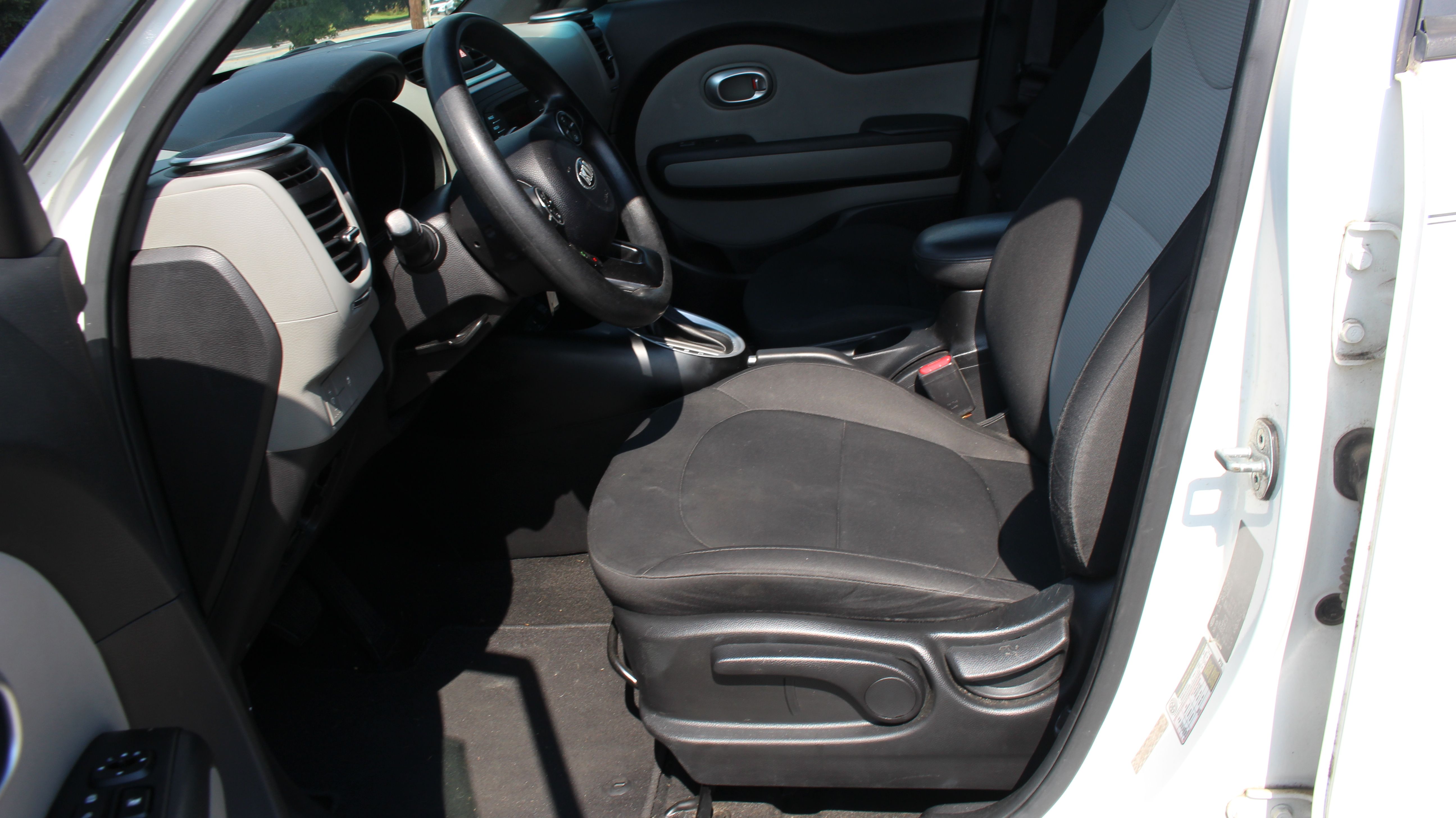 Used 2014 Kia Soul FWD image 2