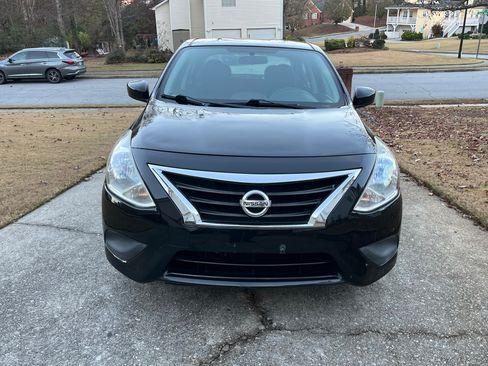 Used 2019 Nissan Versa SV image 6