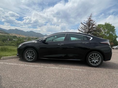 Used 2017 Chevrolet Volt LT image 10