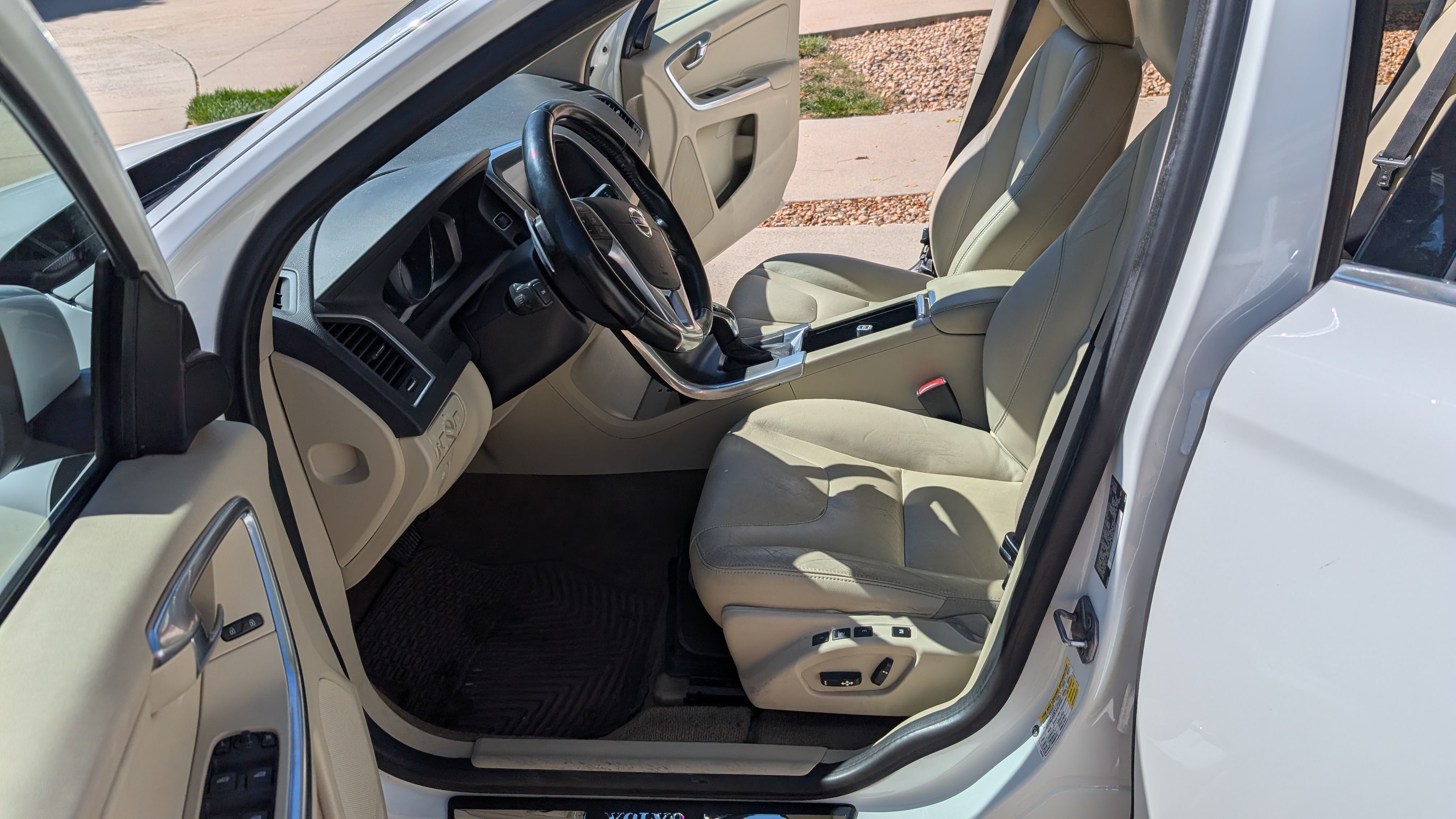 Used 2015 Volvo XC60 T6 AWD/4WD image 10