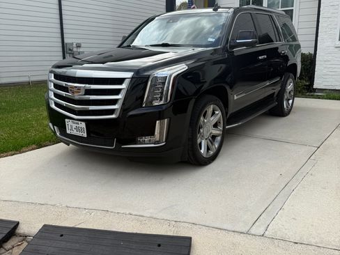 Used 2016 Cadillac Escalade Luxury image 1