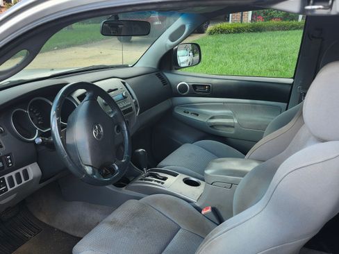 Used 2008 Toyota Tacoma PreRunner image 2