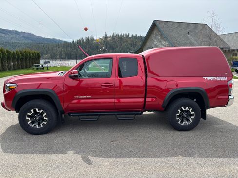 Used 2023 Toyota Tacoma TRD Off-Road image 6