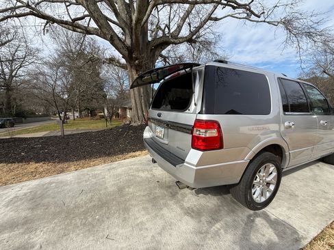 Used 2017 Ford Expedition Limited w/ Equipment Group 301A image 9
