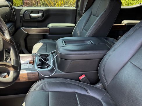 Used 2020 Chevrolet Silverado 1500 High Country w/ Technology Package AWD/4WD image 2