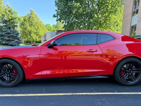 Used 2021 Chevrolet Camaro ZL1 RWD image 6