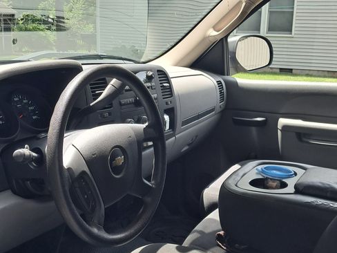 Used 2011 Chevrolet Silverado 1500 W/T w/ LS Package RWD image 5