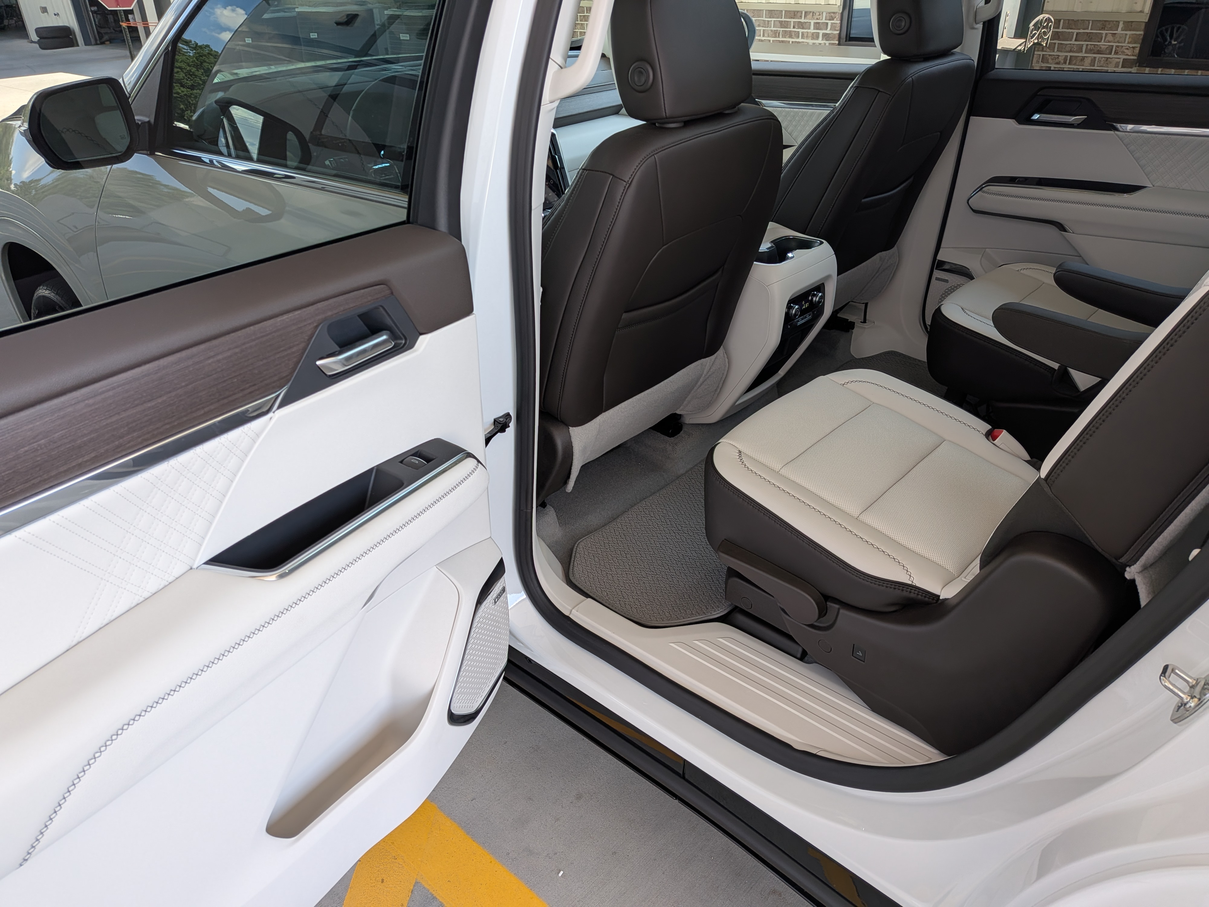 Used 2026 GMC Acadia Denali FWD image 13