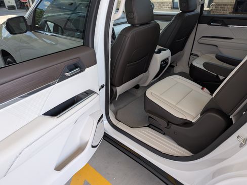 Used 2026 GMC Acadia Denali FWD image 13
