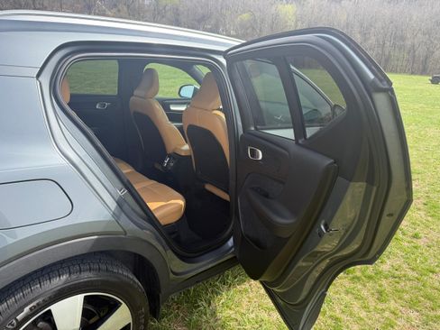 Used 2019 Volvo XC40 T5 Momentum image 13