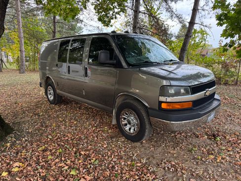Used 2011 Chevrolet Express 1500 AWD w/ Power Package image 2