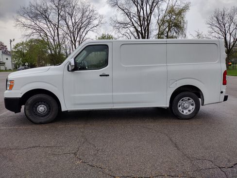 Used 2018 Nissan NV 3500 SV w/ Navigation Package image 2
