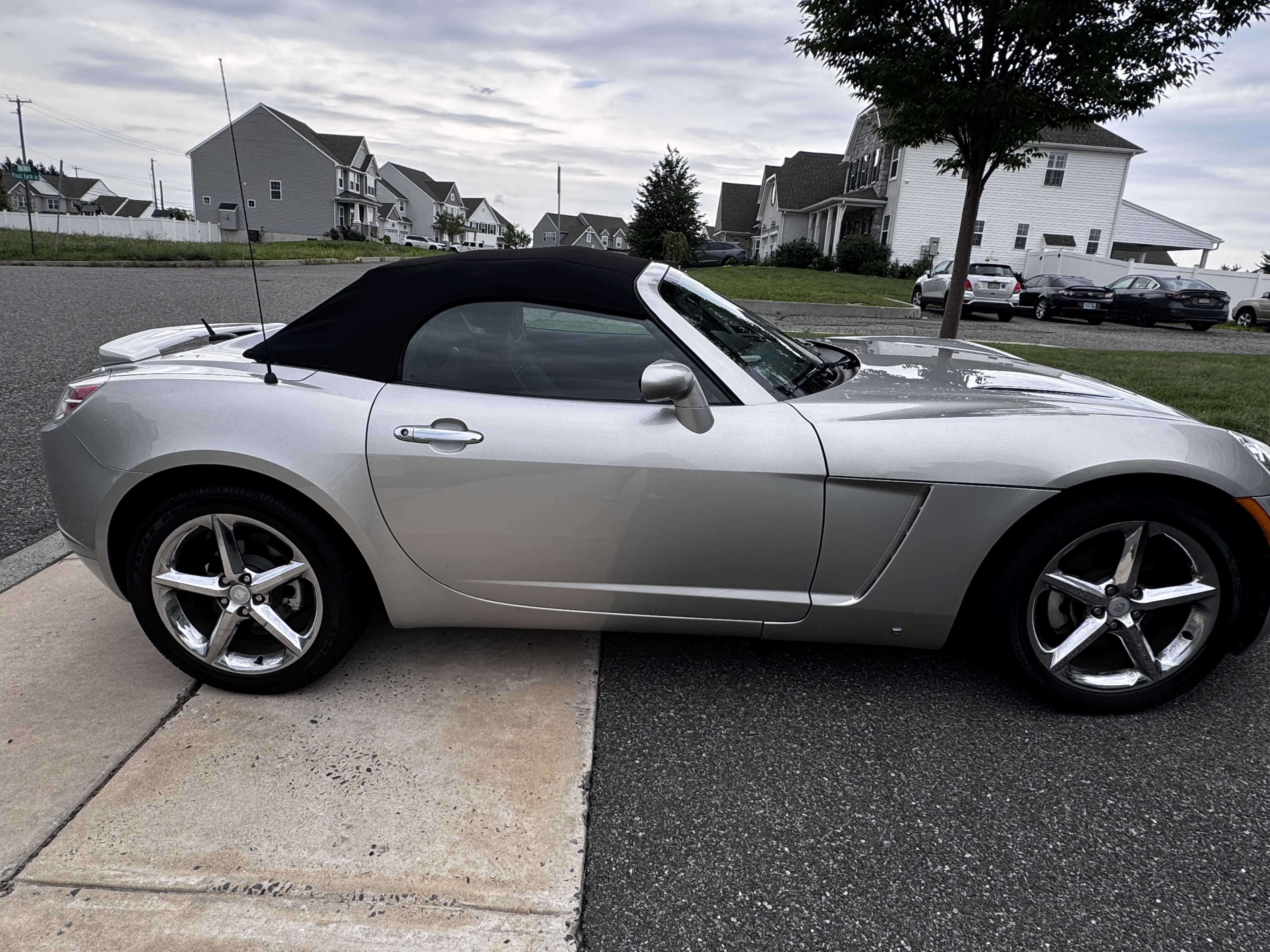 Used 2007 Saturn Sky w/ Premium Trim Pkg RWD image 4
