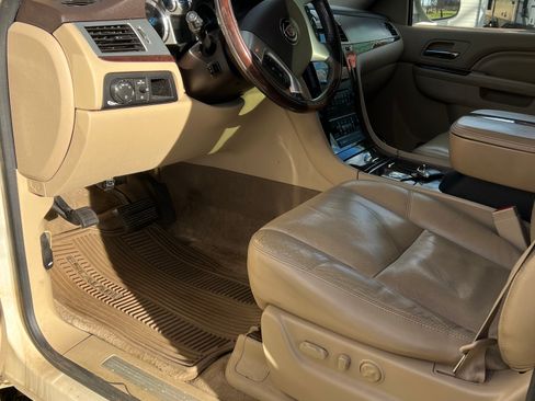 Used 2011 Cadillac Escalade ESV Premium image 5